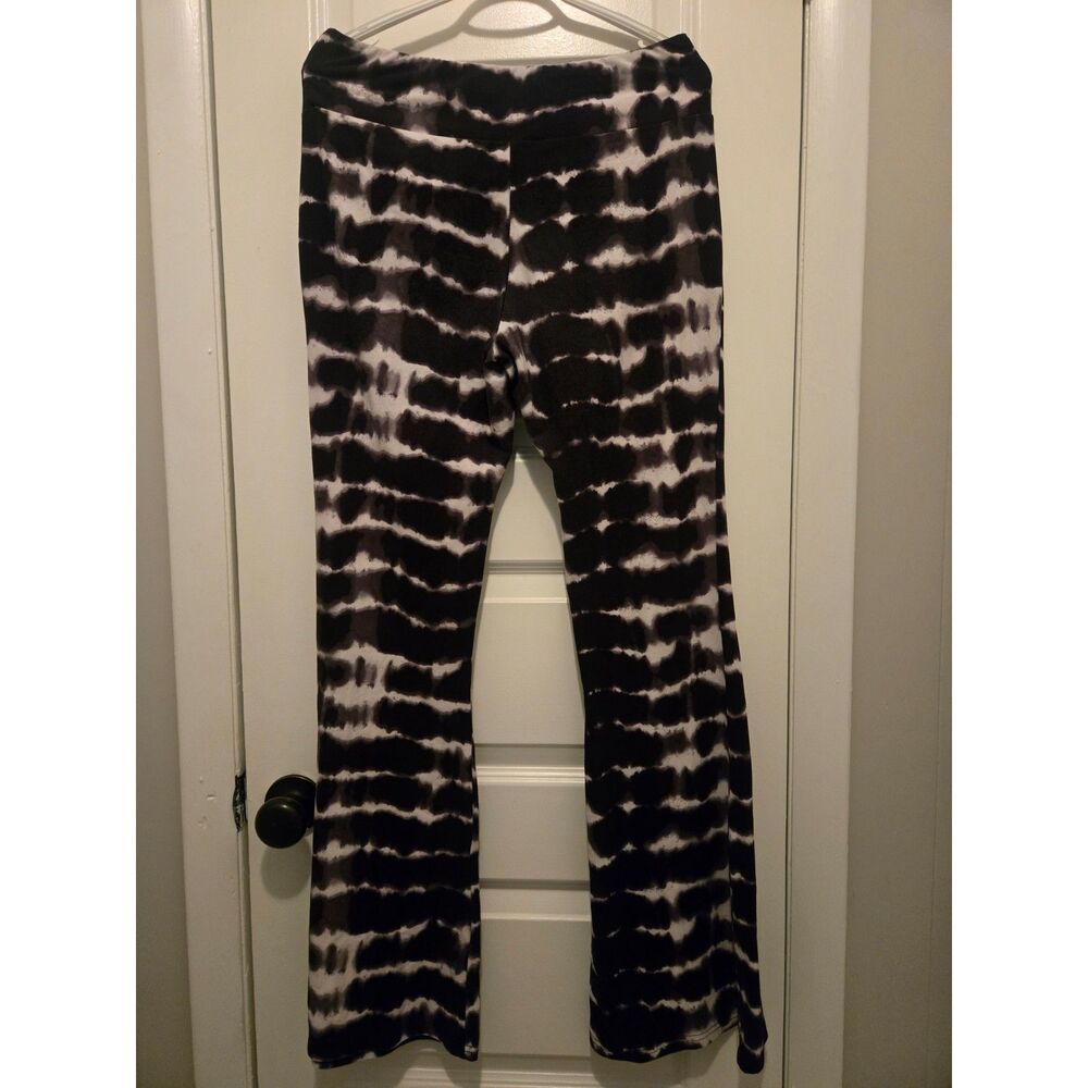 Black and White tie dye flare leg pants by No Boundaries size XL (15-17)
